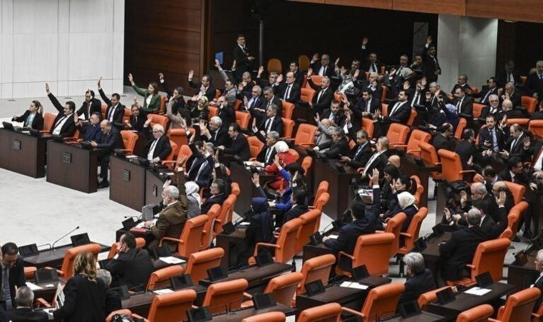 depremle-ilgili-42-yasa-teklifi-cumhur-ittifaki-engeline-takildi-EtvcBtjZ.jpg