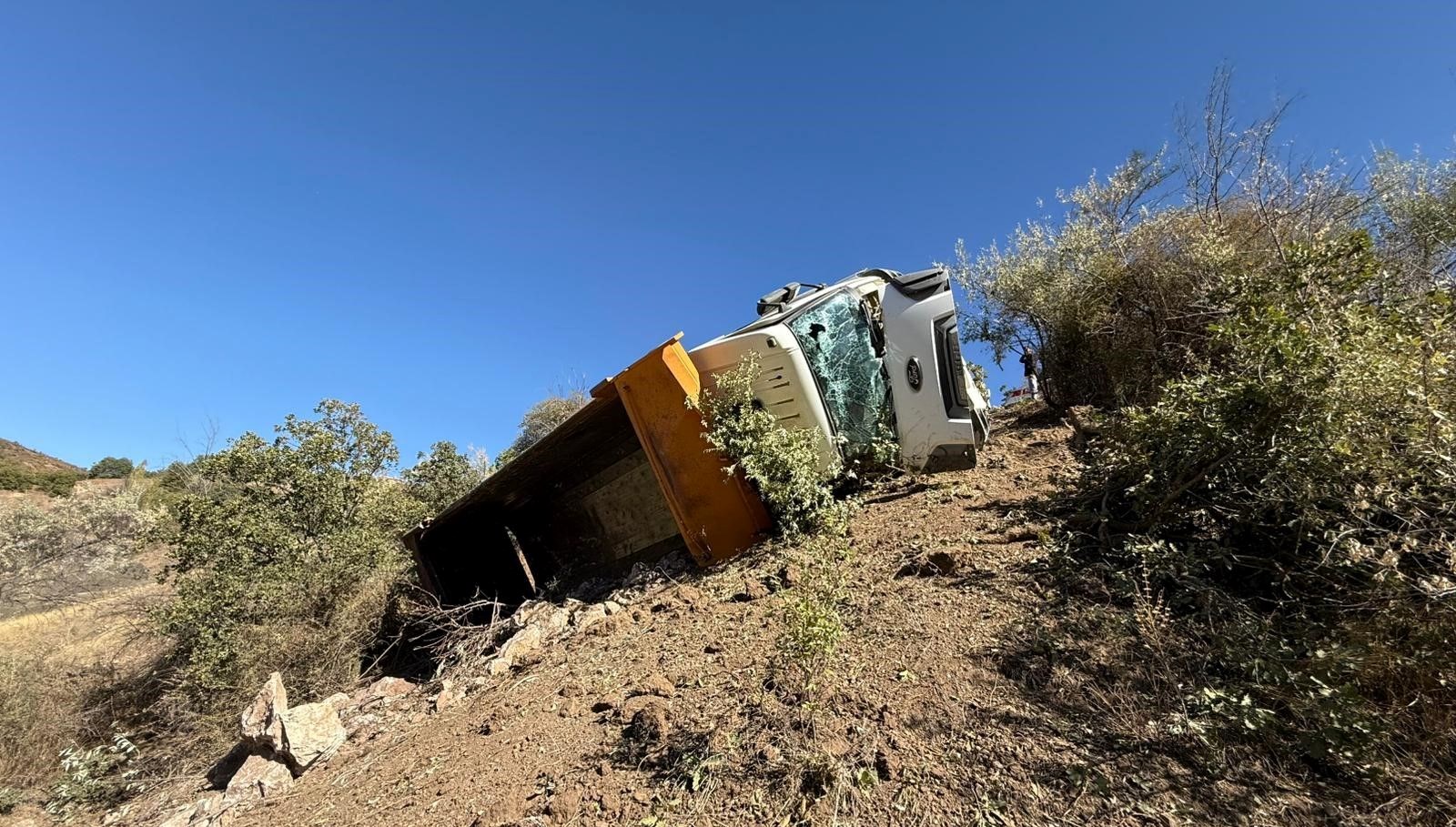 corumda freni bosalan kamyon sarampole devrildi wnleB2ss