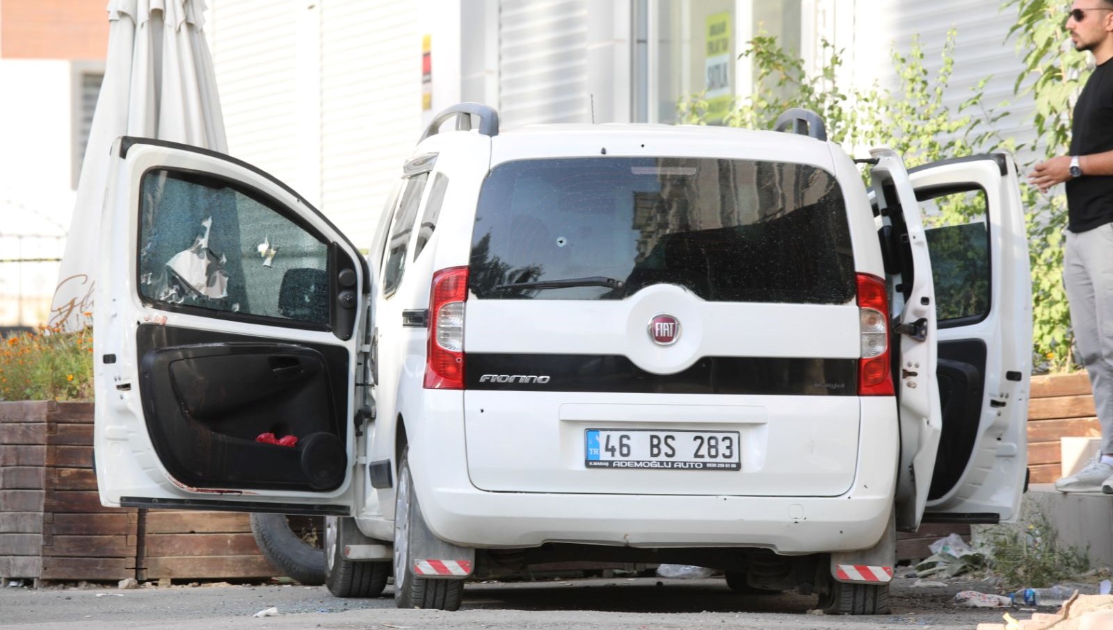 iki kardes araclarinda kursun yagmuruna tutularak olduruldu IzJuvxal