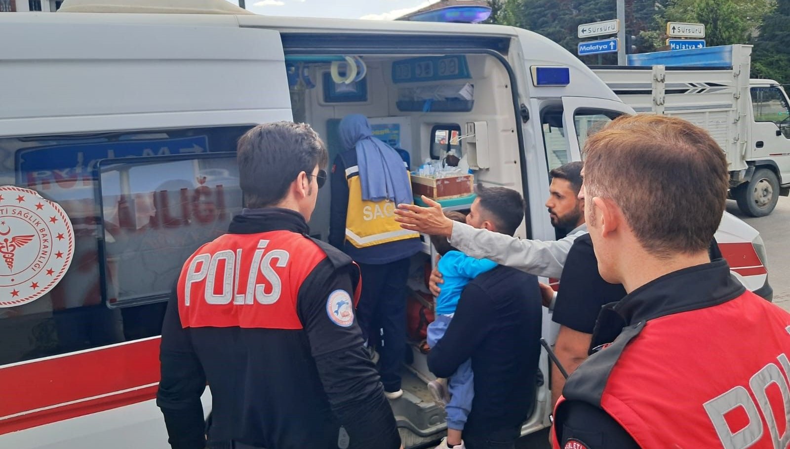 elazigda kaza 5 kisi yaralandi NqHgQF5l