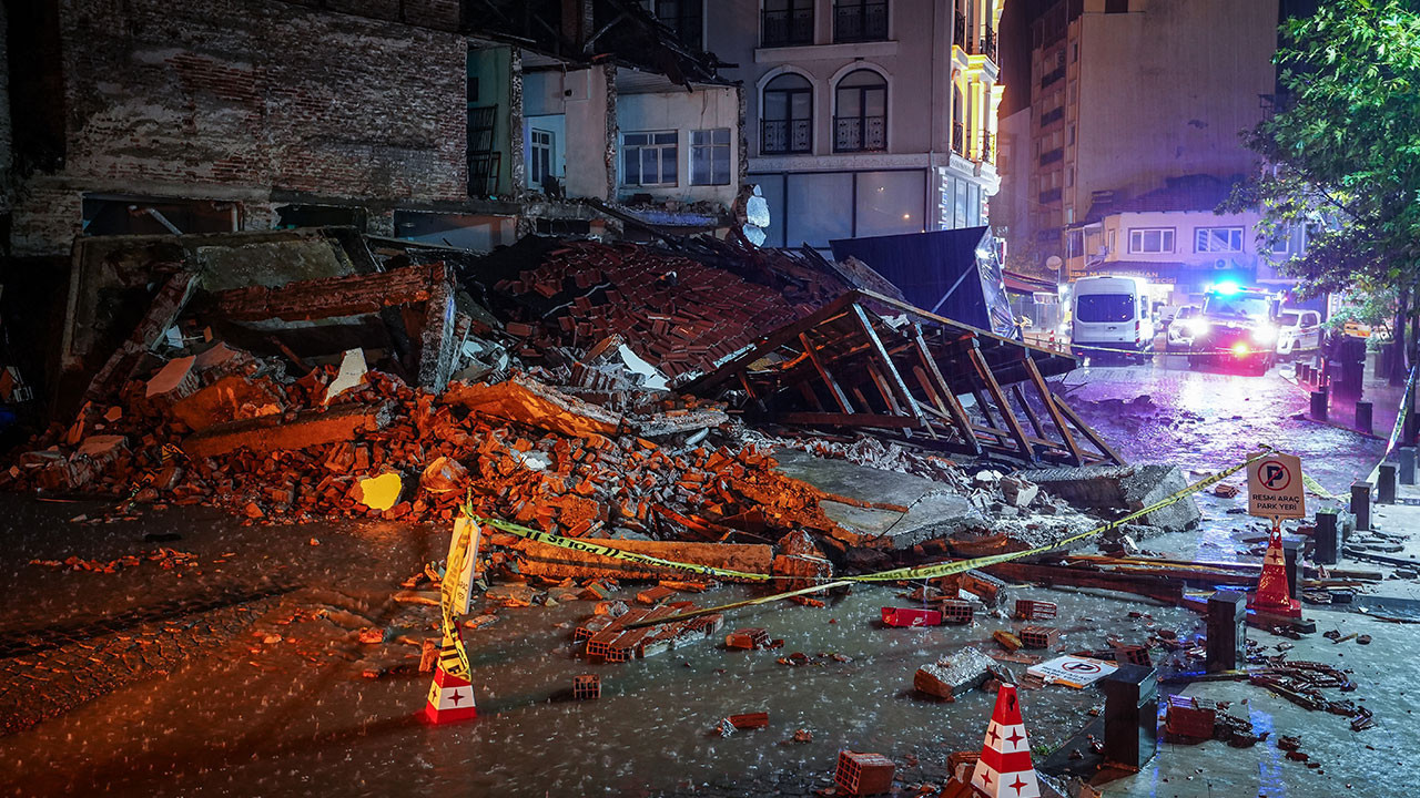 sindirgida artcilar suruyor gece saatlerinde pes pese 3 deprem nn7g5gvR.jpg