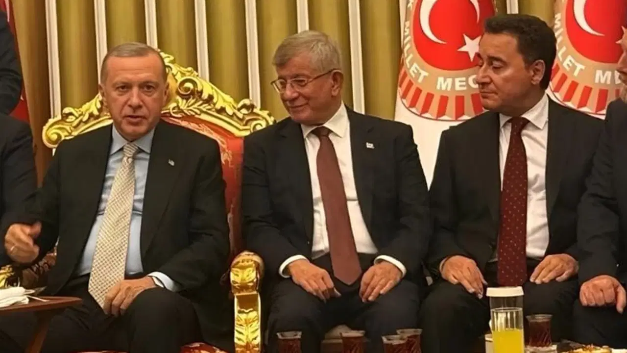 babacan ve davutoglu akpye mi donuyor iktidara yakin gazeteciden yanit geldi M2sHtYXq.jpg
