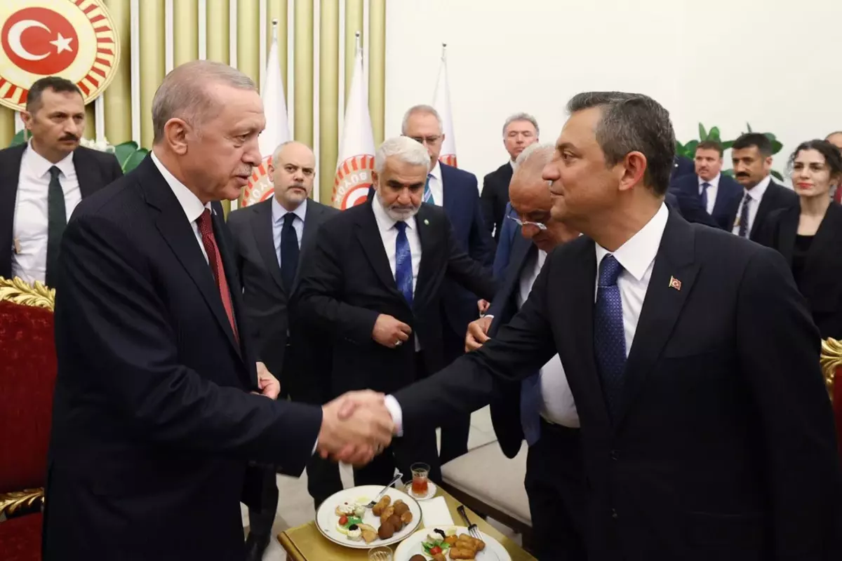 ozelin aciklamalarina ak parti cephesinden ardi ardina tepkiler M7wd6lGG.jpg