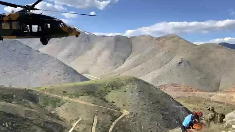 adiyamanda-nefes-kesen-kurtarma-dagda-mahsur-kalan-yarali-icin-askeri-helikopter-havalandi-H9G121Wt