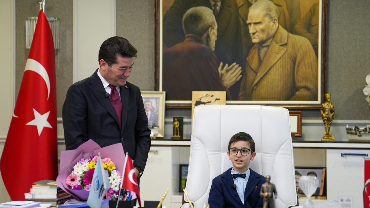 Başkan Kaya, 23 Nisan’da Makamını Öğrenci Emin Arman’a Devretti