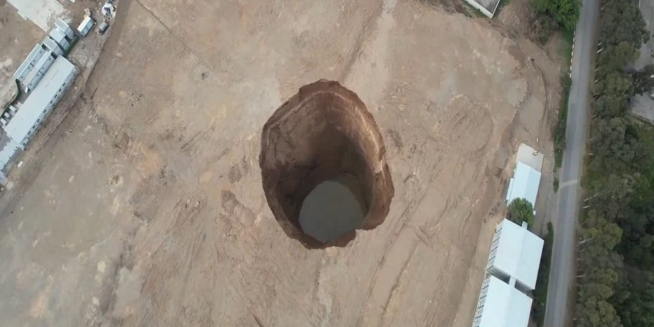 Hatay’daki Dev Obruk Büyümeye Devam Ediyor