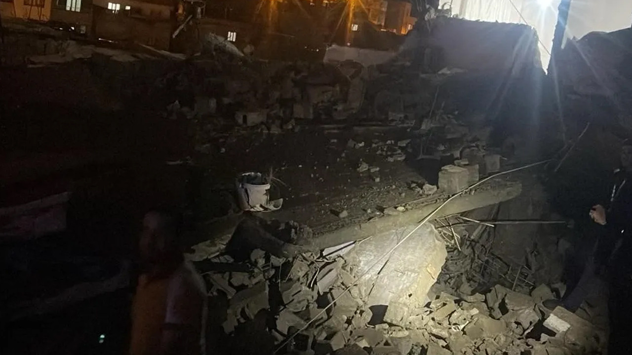 Siirt’te Yağışlar Sonrası Metruk Bina Çöktü