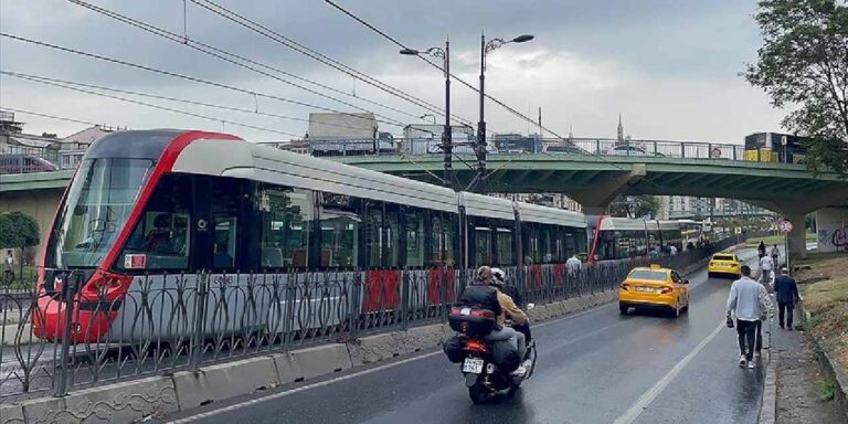 kabatas-bagcilar-tramvay-hattinda-ariza-Al8FVhaV