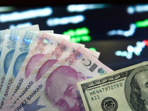 Elinde doları olanlar dikkat! İsviçreli banka kritik raporu açıkladı